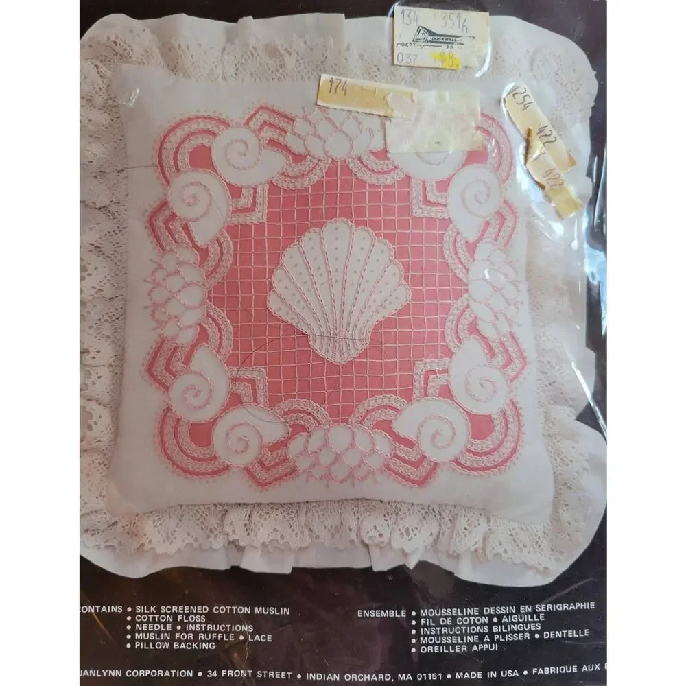 Janlynn Charmin Chainstitching Kit #35-21 Seashell on Peach Pillow Case Kit